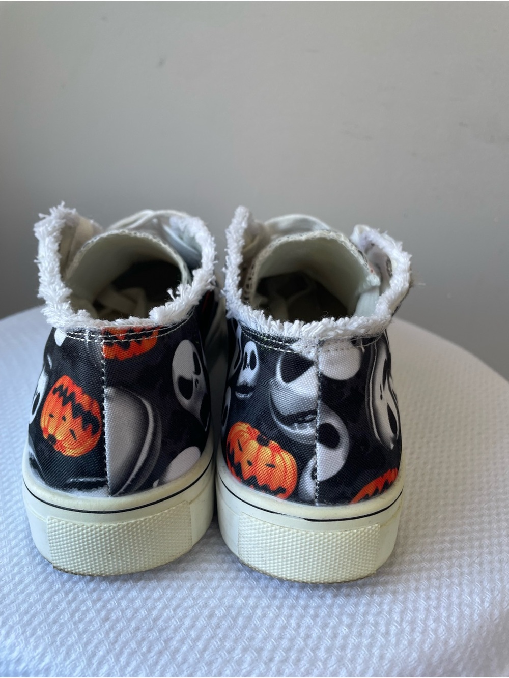 Spooky Skull and Pumpkin Canvas Sneakers - Size 38 - 7,5 - Picture 5 of 6